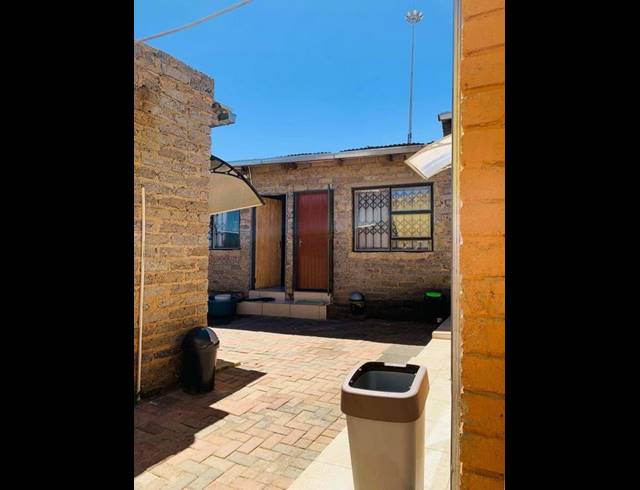 7 BEDROOM HOUSE FOR SALE IN ESSELEN PARK